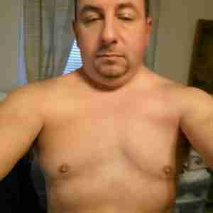 me  looking for couples or men to play with my slut