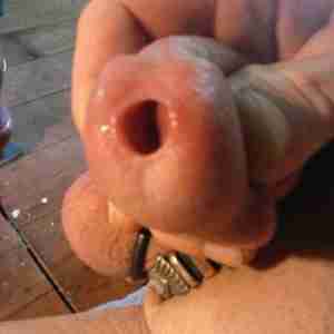 play now  willy looking cockeye cock ring