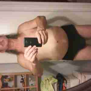 Lonely in Gladys Average build 175lbs 6'1" long red hair 44wm all country boy ! Sexy milfs