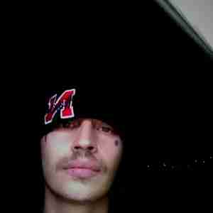 Me 6'3" 27 hazel eyes also ima gemini. Im a gangsta but a gentleman at the same time i love to fuck i love anal my name