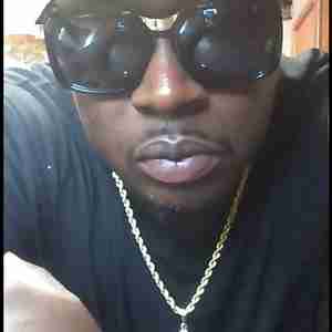 Hey sexy ladies Good looking handsome man  darkSkin six foot looking for some action know how to treat a woman eat pussy real