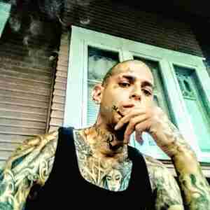 KILO-G CHILLING SOMKEING A BLUNT Bradyode