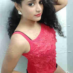 Delhi HouseWife Club हर शुक्रवार की रात नोएडा की महिलाएं