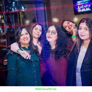 Delhi HouseWife Club हर शुक्रवार की रात नोएडा की महिलाएं