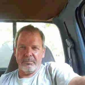 Me I'm 5foog 10 I work hard all the time I like outdoor activities. Fuck suck