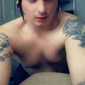 Me being me Me being me I wanna get fucked real good I I won’t top unless it’s a female cause ya I’m bisexual so what