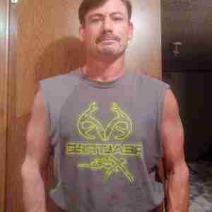 Just me Please any hot babes out here cum end my 27 months no pussy please Single hot male