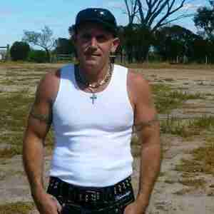 Hi Darts Saunders here to meet a friend with benefits I am here for friends with benefits Down to earth