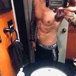 Grungy gentleman Long and lean and can hit the spot just right Bitemylip