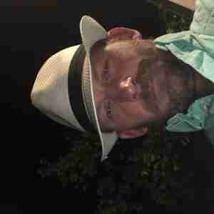 Me I’m a hardworking man who loves women I’m newly single after 22 years of marriage and looking for a wild thang? Big