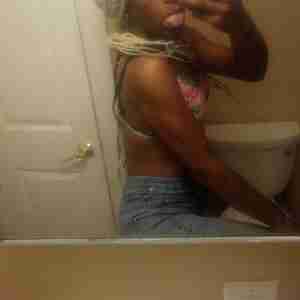 Pay to play Looking for a sexy guy that wants to have a good time. Sezy