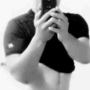 Mr fun Single ready to spoil you Lick pussy