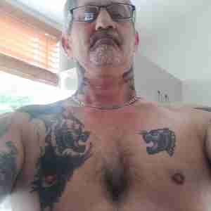 Me Old but still ok Single horny looking for unattached sex with a stranger