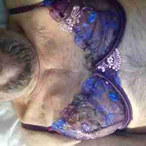 Still works I'm a horny older guy that looks younger Grower not a shower