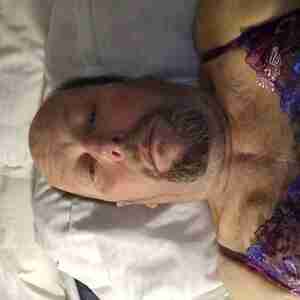 Still works I'm a horny older guy that looks younger Grower not a shower