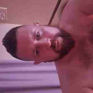 I dunno what to say ?? I'm hard worker. I'm a stocky lad. Happy jokes and full of love 50 horny