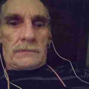 Picture of me I'm 6' 1" skinny brown hair blue eye Looking to share good times with women