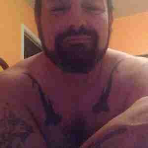 Myself I'm 5'9 and weigh about 219 lb . I'm a truck driver just looking for a good hook up ? Sex, fun