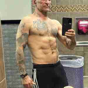Just some clean photos. Solid, stable hard working man, good friend, good in bed, with a dirty mind wants to share, explore,