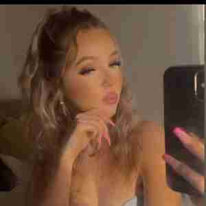 Sex me I want to play I'm so horny and any clandestine plasys make my pissy wet! Horny available