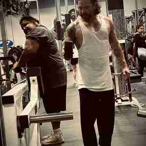 Yo hit me up!! 5’11 190lbs pretty fit Hit me up!
