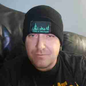 Guy 4 f, couple, tran or combo. Looking to party and play with like-minded people. Plenty of supply. No drama just kink. Be
