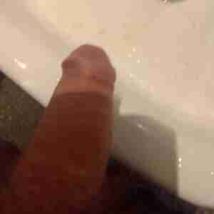 Coxy666 Horny male,single,clean, looking for horny girls to fuk Fuk me now
