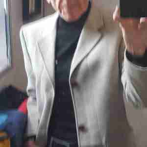 ARCHIUS. OLDer 72 going on 25 SEXualy Adventurous Single Live Alone Available