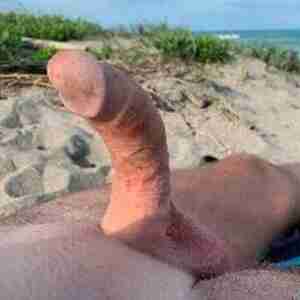 Looking for mutual oral in Okeechobee Florida Open to all couples, females and males for mutual pleasure Mutual oral and more