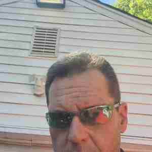Nice guy Just looking to see whats out here . Interested  in having some fun .clean funny  guy who likes being a giver to