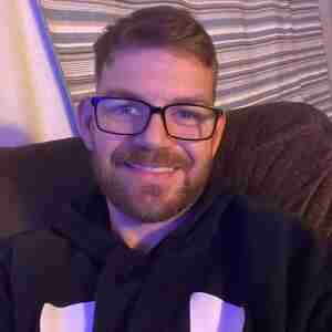 Looking for fun Fun down to earth great sense of humor and looking for glory holes and have 7 and a half inches Fun