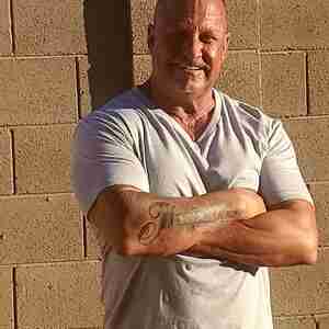 Just the real me 5'9 in shape and considered good looking none