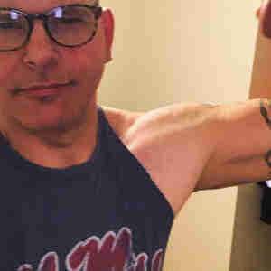 Joe in Tonawanda 6’6” 225 single and love a pussy in my face in a 69….while another guy is fucking her doggy