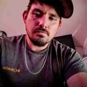 Me Photos of your truly if you want any others just request...I have no prob......ya might even like what ya see Travis