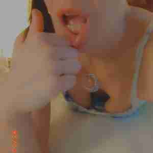 Me Fun Big tits brunette