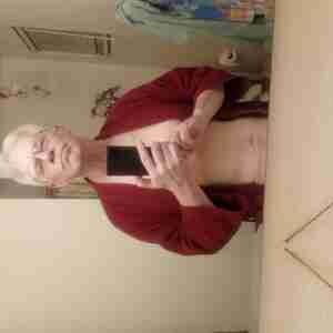Jus me looking for 2, 3 or more for my very 1st 3sum or DP ever... Pictures taken by me wit my cell. What's to describe? Pic