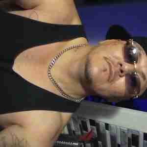 me Chill funny and freaky nasty OMG!