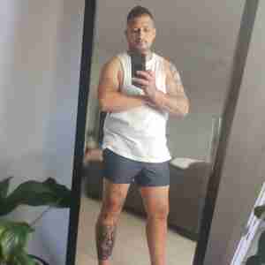 Me Horny young kinky and love older singles married thick curvy and love to eat pussy or let it ride my face Hit me up