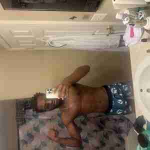 Fat dick Yung & hung Chill Lokey always ready for the Wet puzzy or wet hole I love couples  and smacking fat ass cheeeks