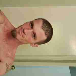Let's have some fun I have green eyes and a baby face and ready have fun with some swxy Ladies 1 on 1 or Group sex! Milf