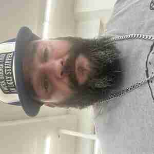 Let’s have fun I’m a little chubby, have a beard and tattoos. Let’s see what happens Sex