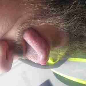 Horny at work..... Always looking for new sexting buddies
