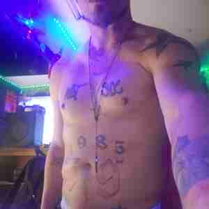 Mike Here! WzuP I’m 39 5’7 160lbs 6in a half cut and shaved some. Hit me up. Single