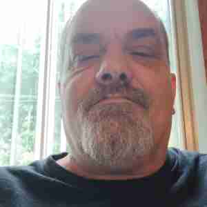 Horny guy Looking for a a well reserved woman who is crazy in the bedroom that s willing to try anything please her man and