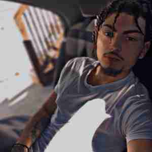 Sit on me pleases 😩 Who trying to smother me?