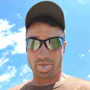Hung 29 looking for some fun with some females Fit athletic hung freaky 29 year old looking for fun wit some women Threesomes