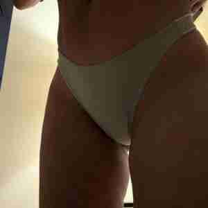 Hot and horny looking for someone to eat me Hello there all. Hot and horny 45 year old female here looking for someone local