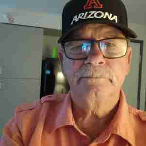 Love to make love I LOVE to kiss, kiss and lick your body including sucking on your clit, and then put my hard dick in