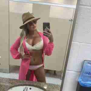 Am available for hookup I render all kinds of services...WhatsApp  +1 341-667-2209 , you can text me +1 2232809953