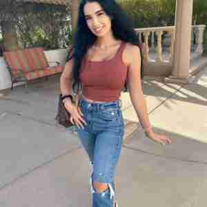 I'm available for hookup I render all kinds of services.......signal  +61(485)975 250, you can text me on zangi 1045501248